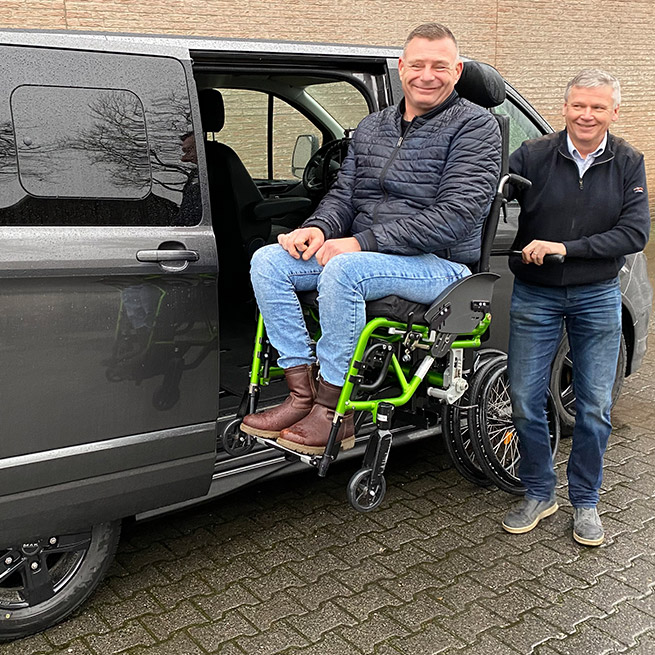 Weersink rolstoellift rolstoelbus prijs eerste zitrij open bus
