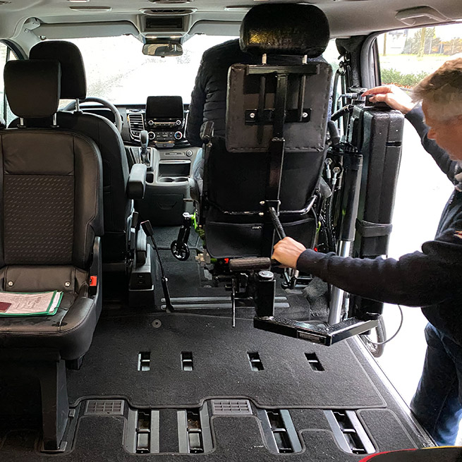 Weersink rolstoellift rolstoelbus prijs eerste zitrij open bus indeling