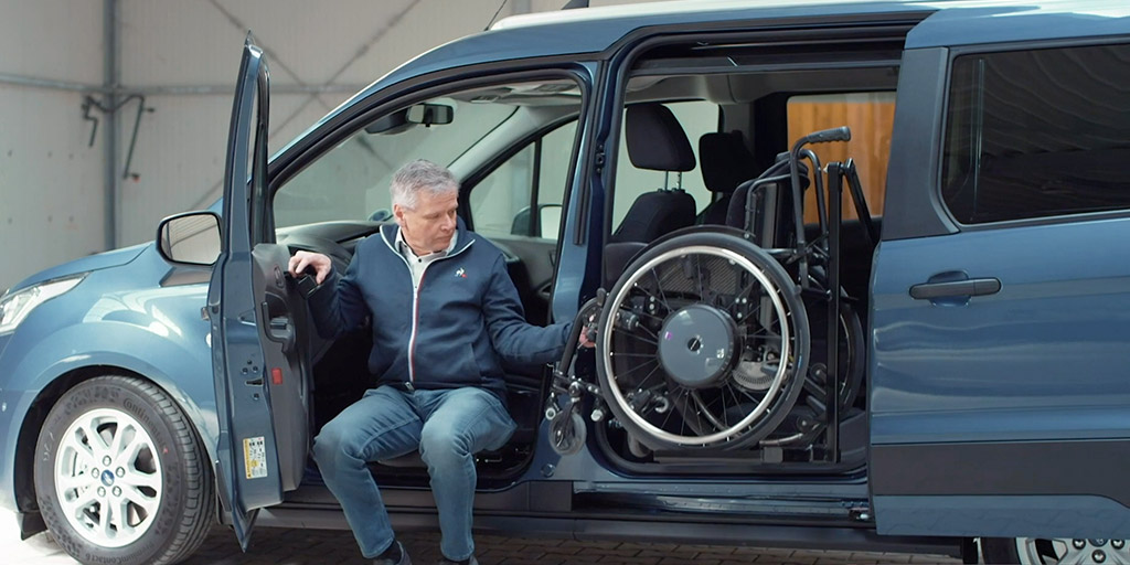 Rolstoelauto zelfrijder automaat na transfer rolstoellift overview