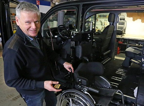 Weersink-rollstuhlbus-hublift-selbstfahren-kontakt-fragen-rene Weersink-rollstuhlbus-hublift-selbstfahren-kontakt-fragen-rene